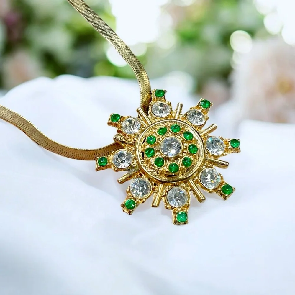 🌺Vintage Gold & Green Rhinestone Jewelry Set - Picture 6 of 9